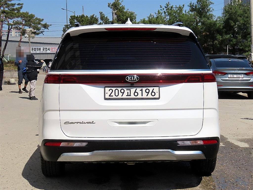 KIA Carnival - Vista 4