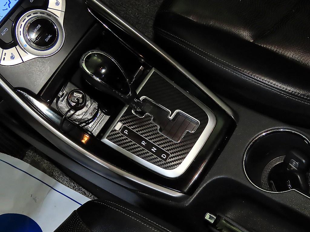 HYUNDAI Avante - Vista 12