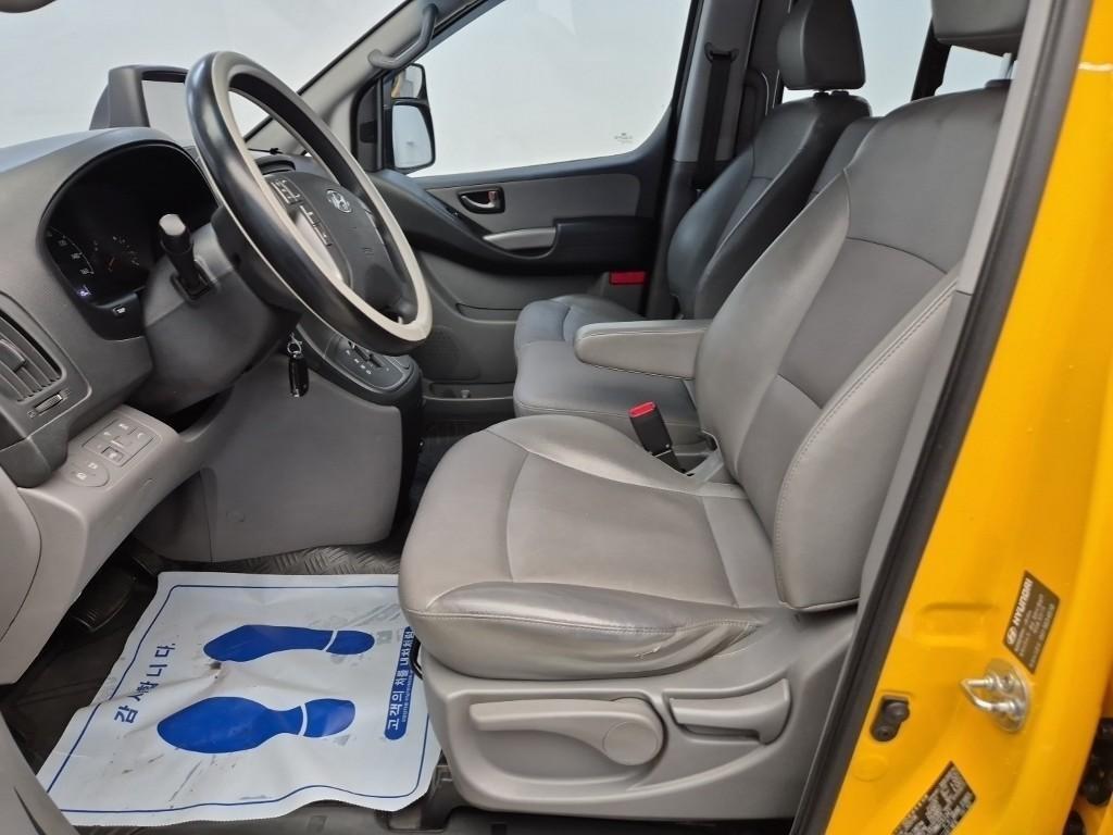 HYUNDAI Starex - Vista 11