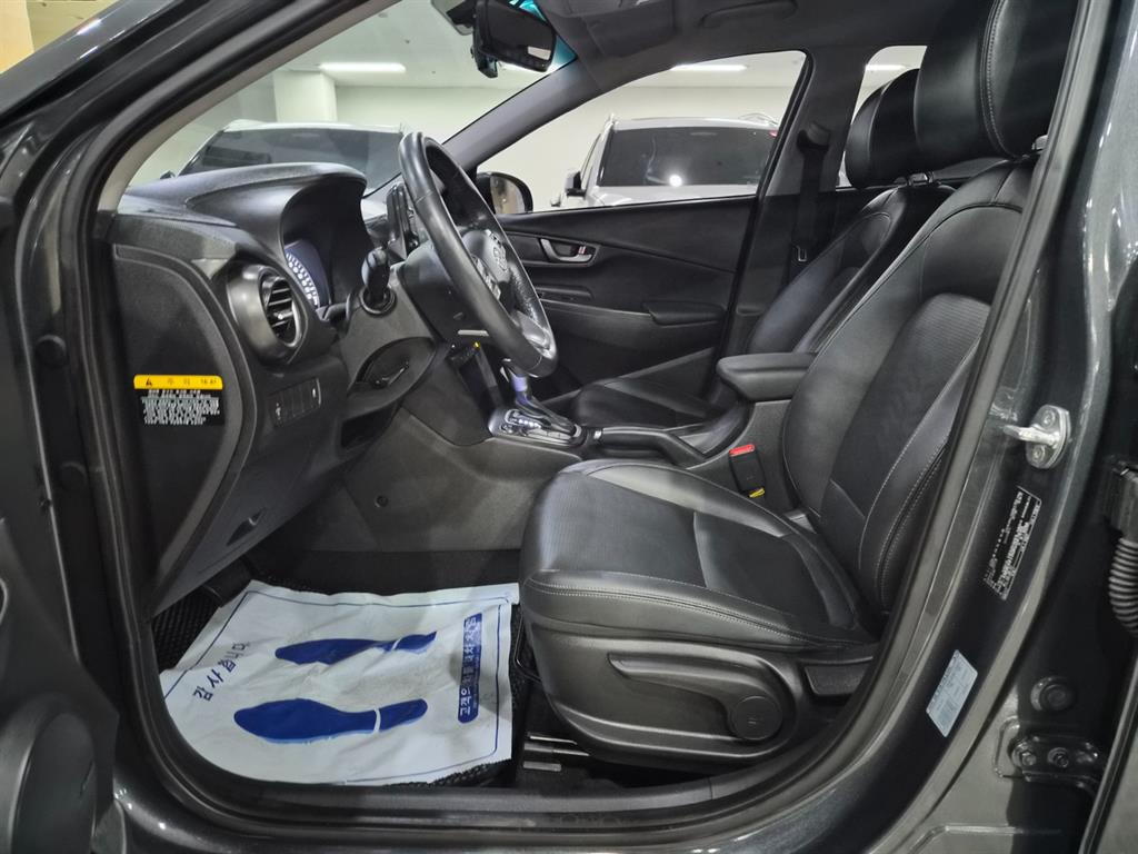 HYUNDAI Kona - Vista 12