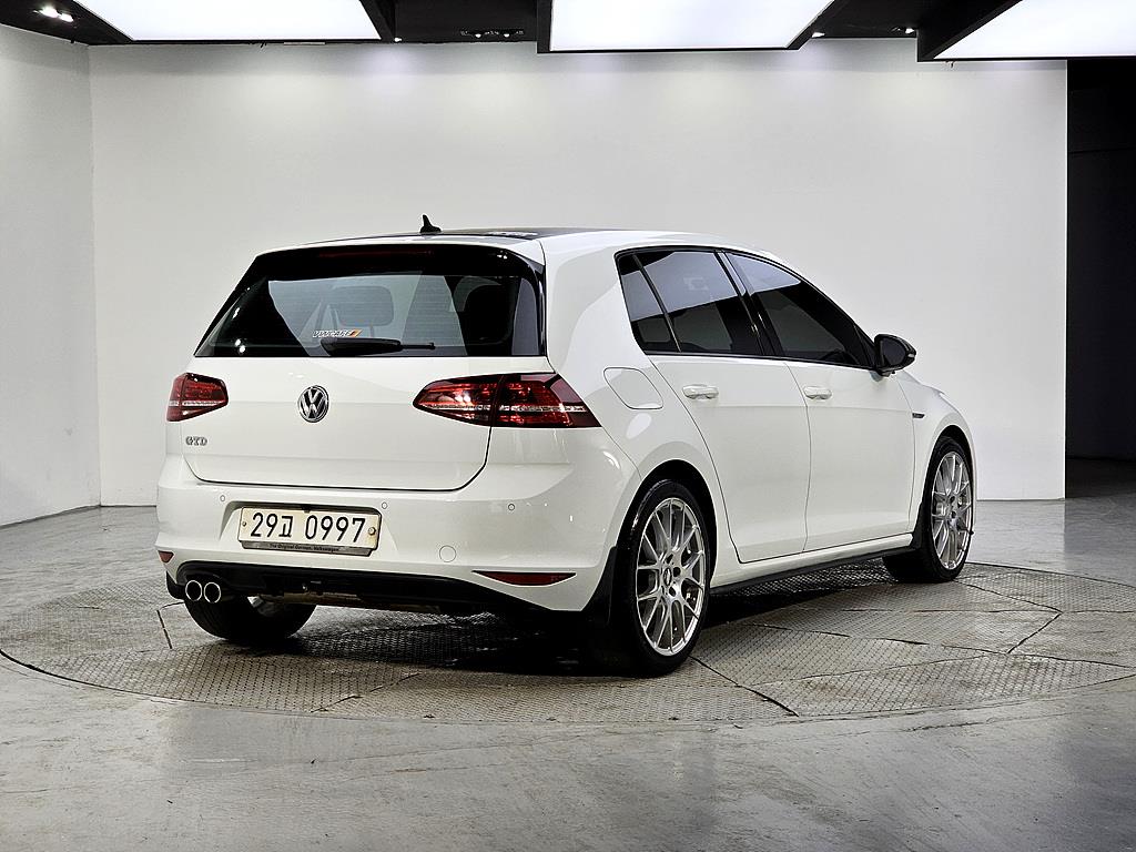 Volkswagen Golf - Vista 4