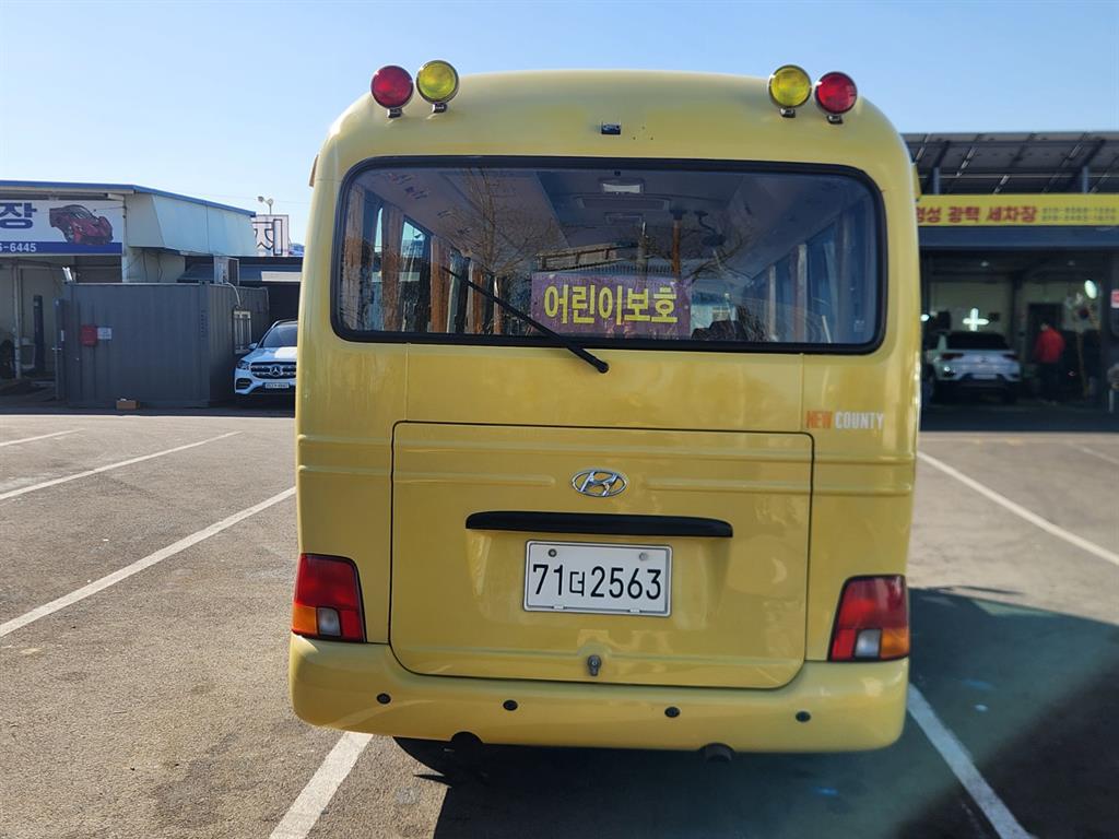 medium and large bus Hyundai bus - Vista 6