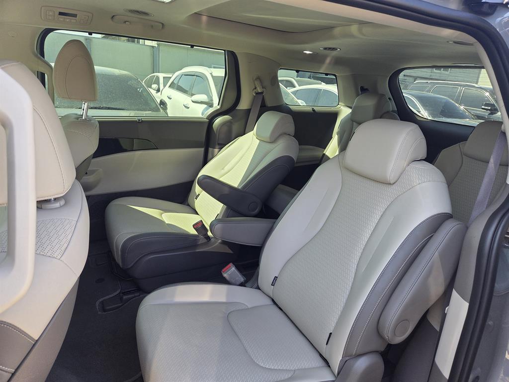KIA Carnival - Vista 8