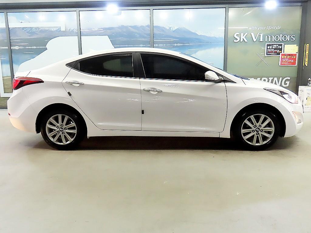 HYUNDAI Avante - Vista 3