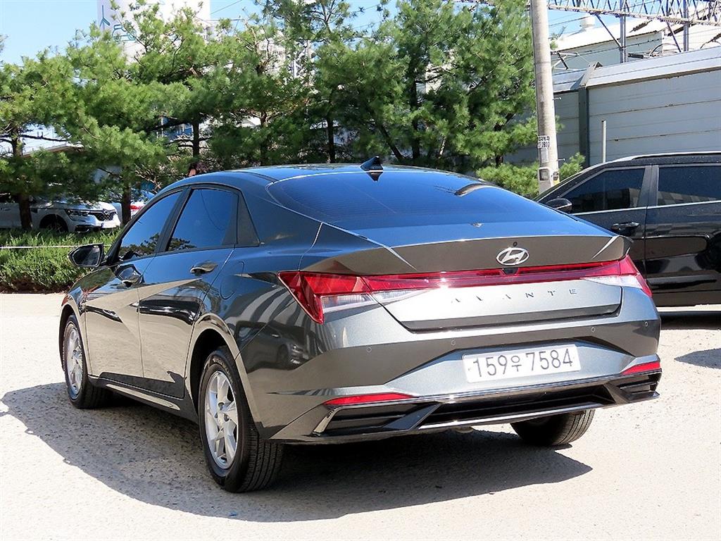 HYUNDAI Avante - Vista 3