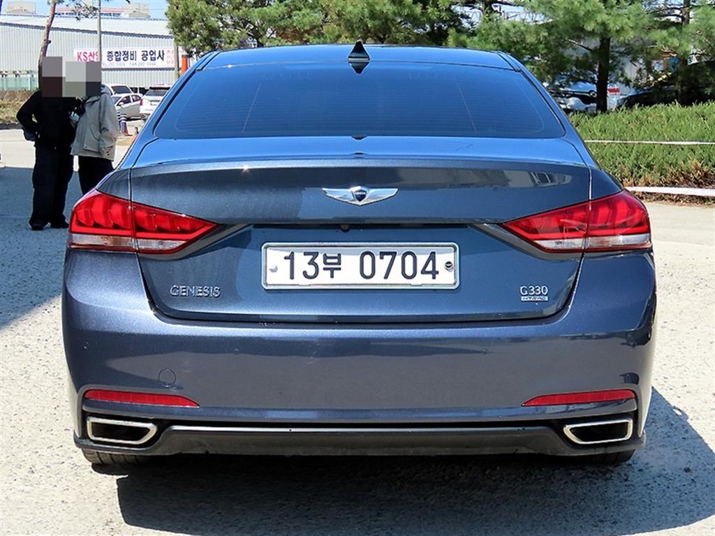 HYUNDAI Genesis - Vista 4