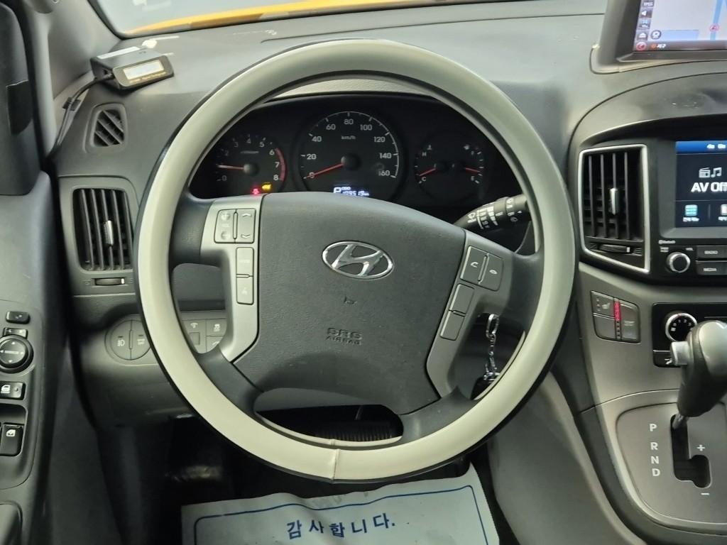 HYUNDAI Starex - Vista 9