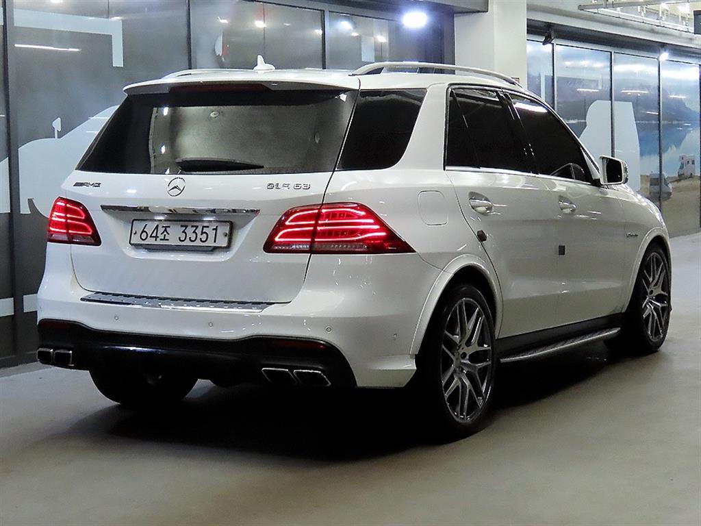 Mercedes Benz GLE Class - Vista 4