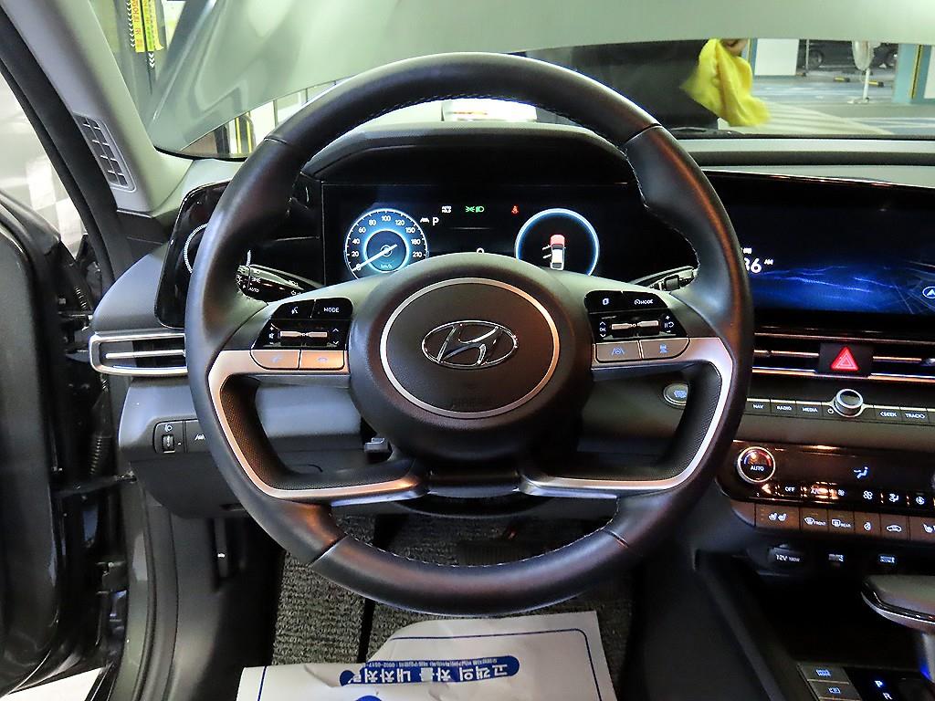 HYUNDAI Avante - Vista 8