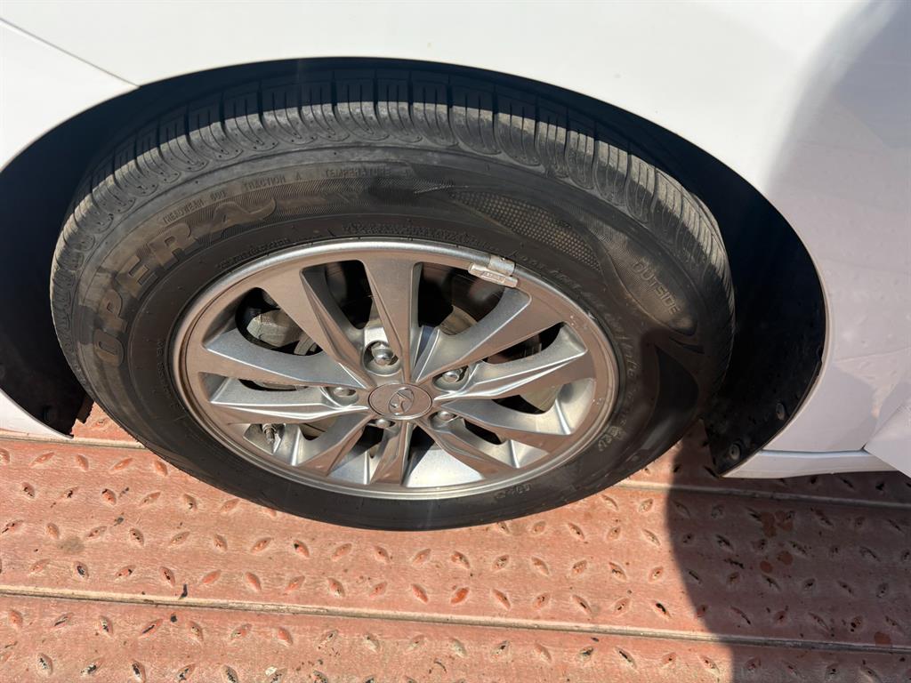 HYUNDAI Avante - Vista 8