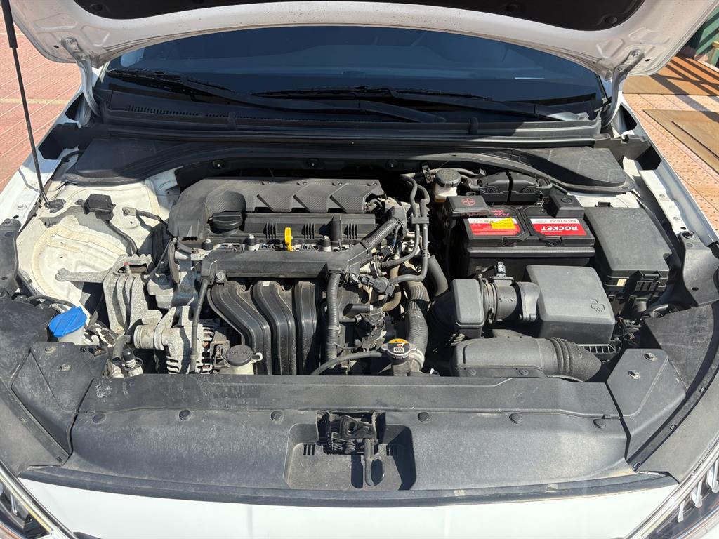 HYUNDAI Avante - Vista 6