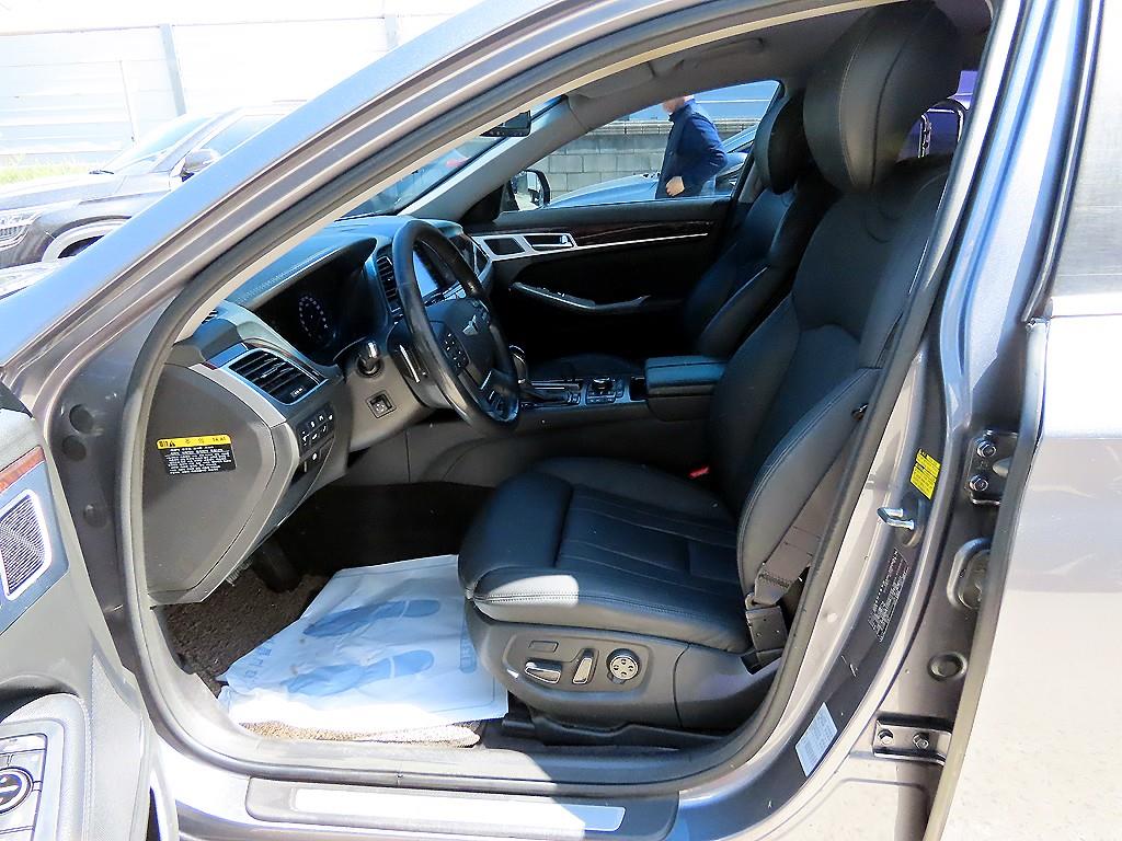 HYUNDAI Genesis - Vista 5