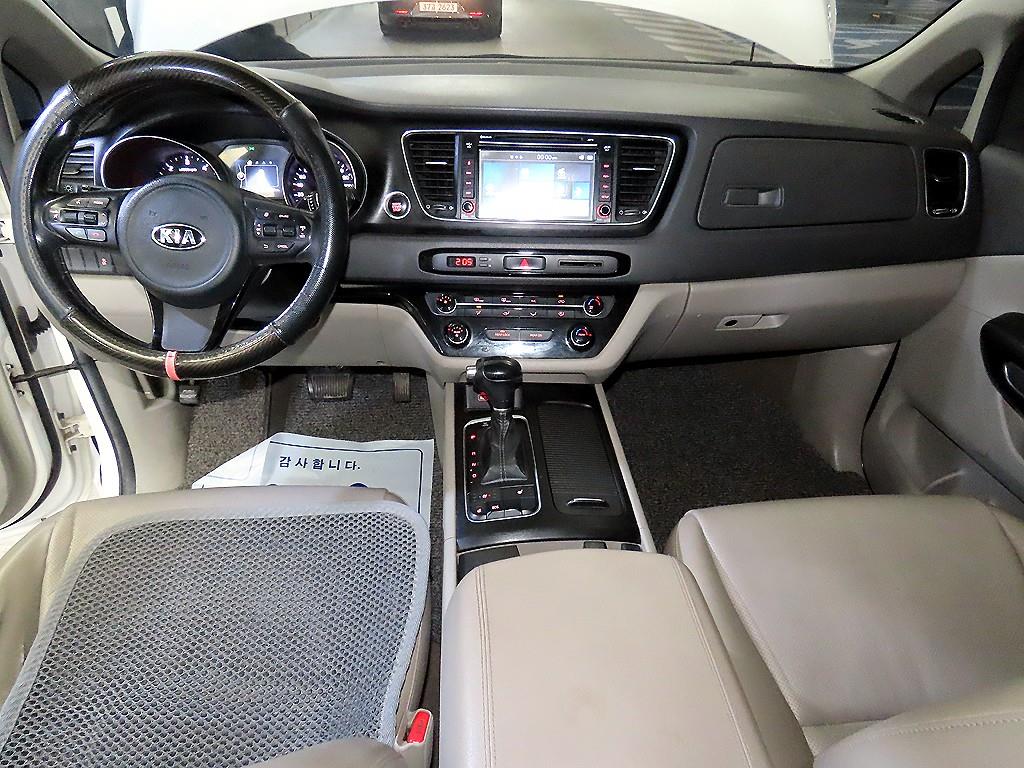 KIA Carnival - Vista 10