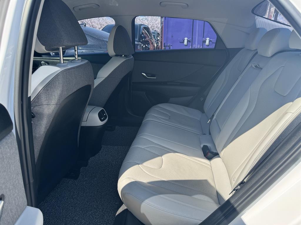 HYUNDAI Avante - Vista 9