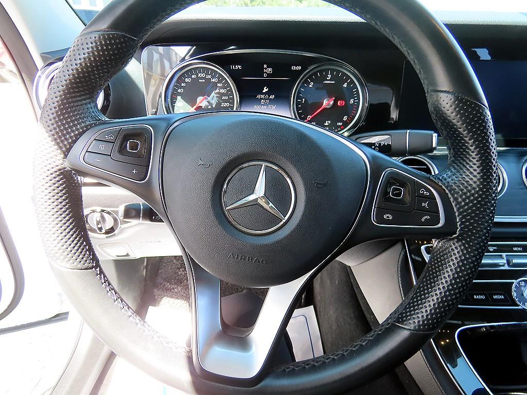 Mercedes Benz E class - Vista 8