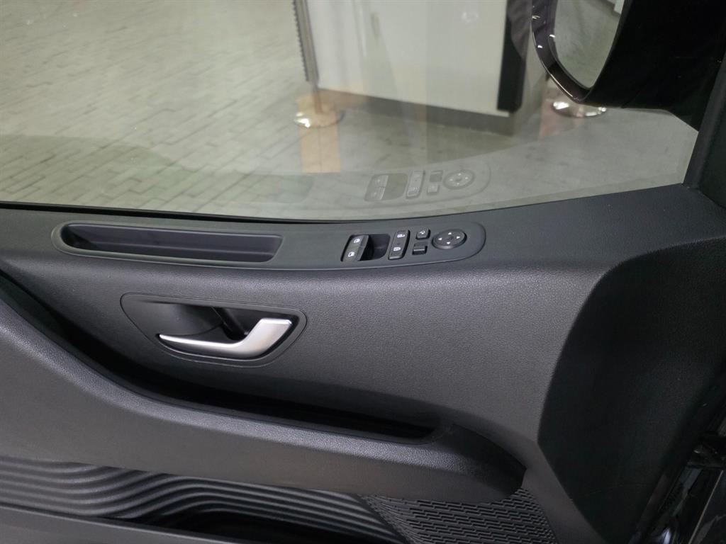 HYUNDAI Staria - Vista 12