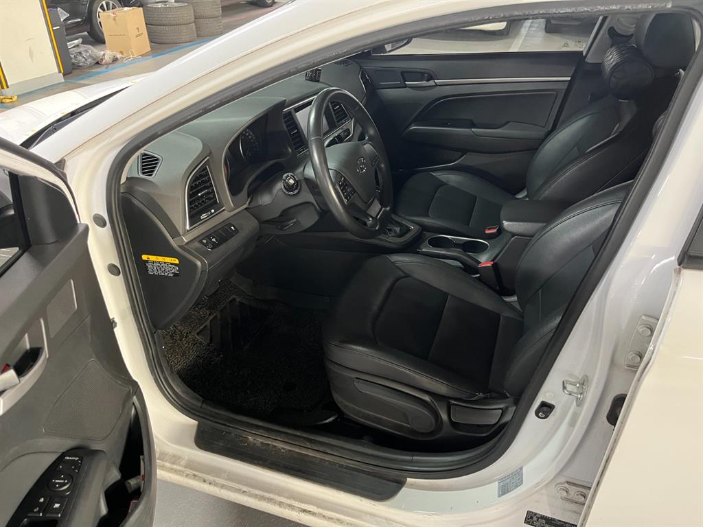 HYUNDAI Avante - Vista 6