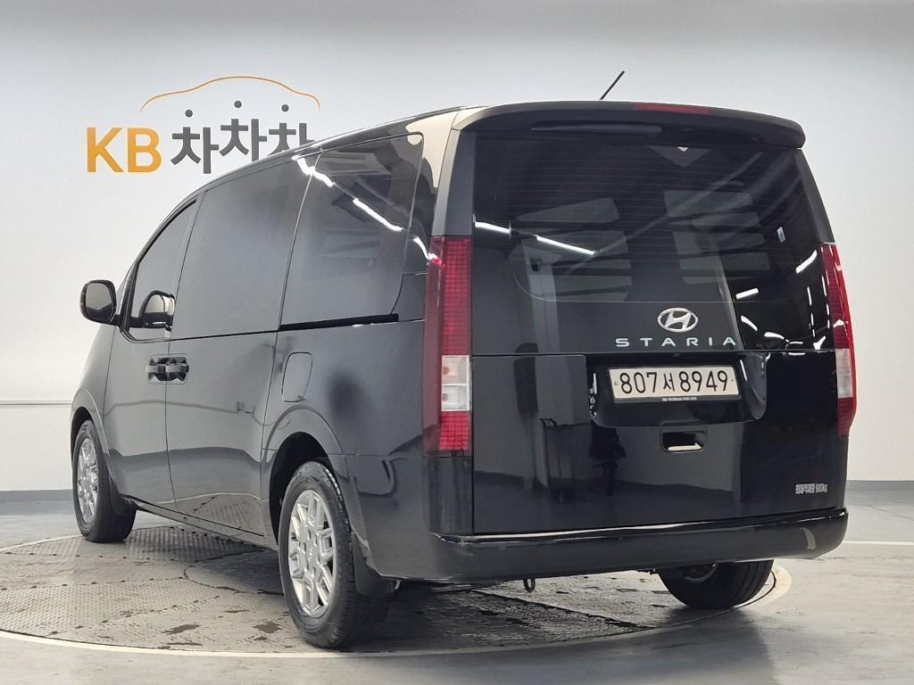 HYUNDAI Staria - Vista 2