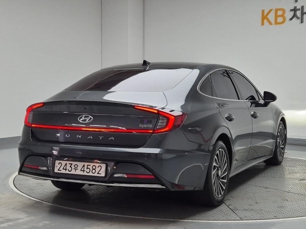 HYUNDAI Sonata - Vista 3