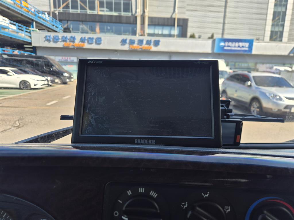 medium and large bus Hyundai bus - Vista 11