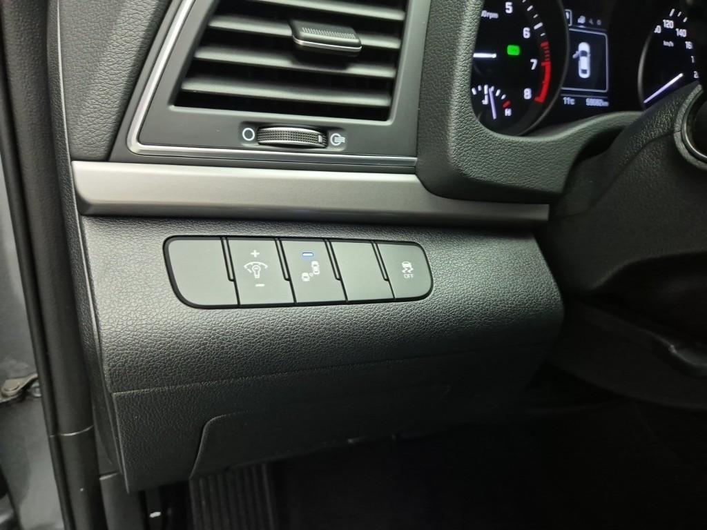 HYUNDAI Avante - Vista 10