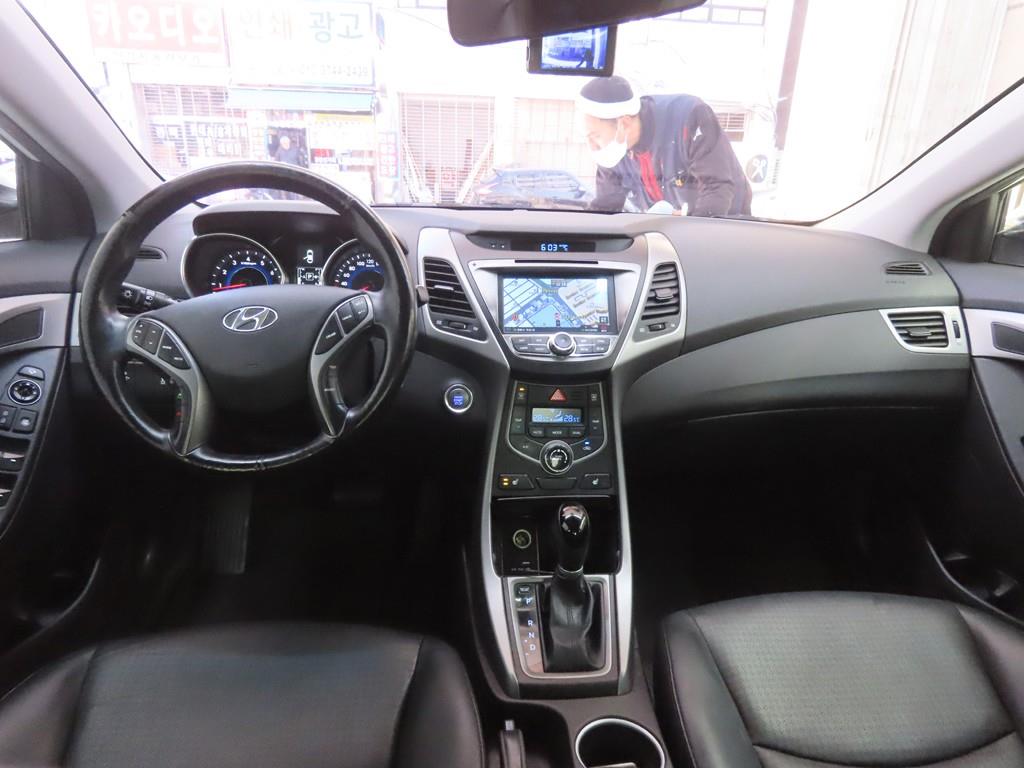 HYUNDAI Avante - Vista 7