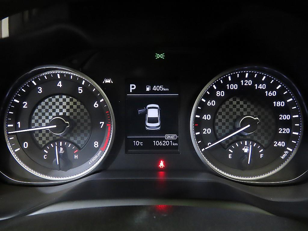 HYUNDAI Avante - Vista 9