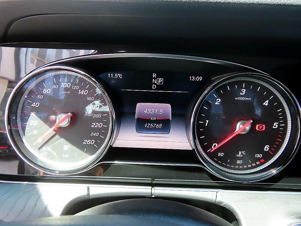 Mercedes Benz E class - Vista 9