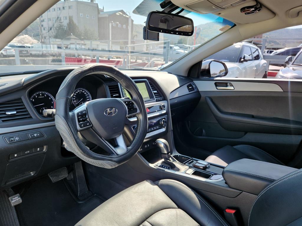 HYUNDAI Sonata - Vista 12