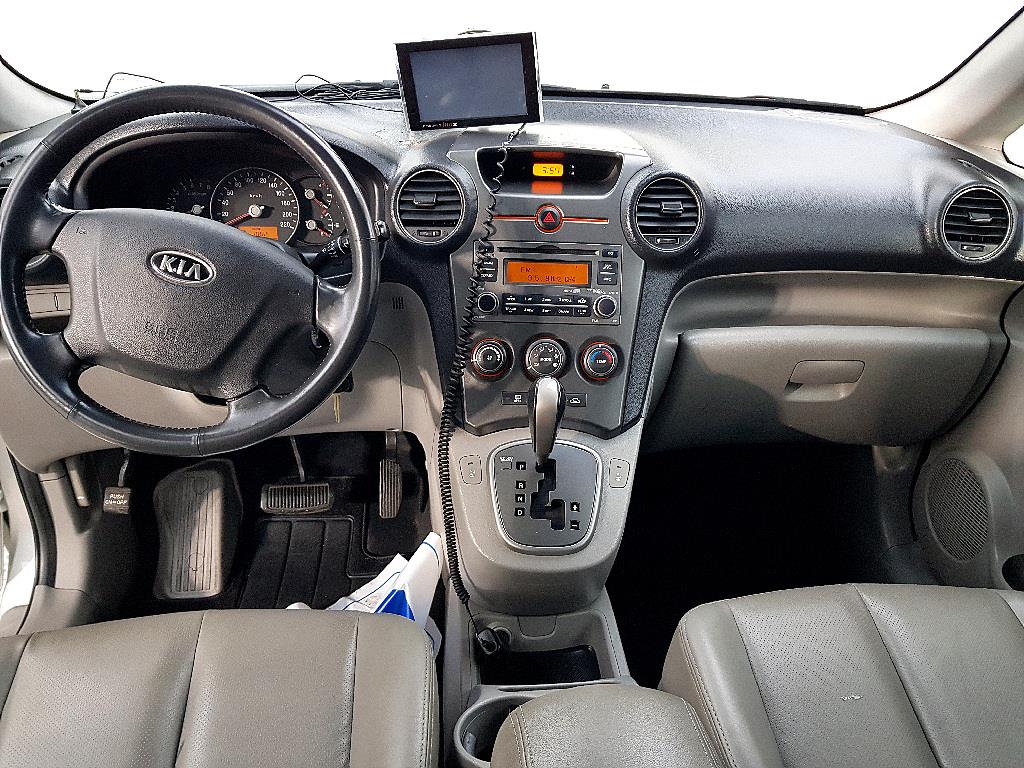 KIA Carens - Vista 5