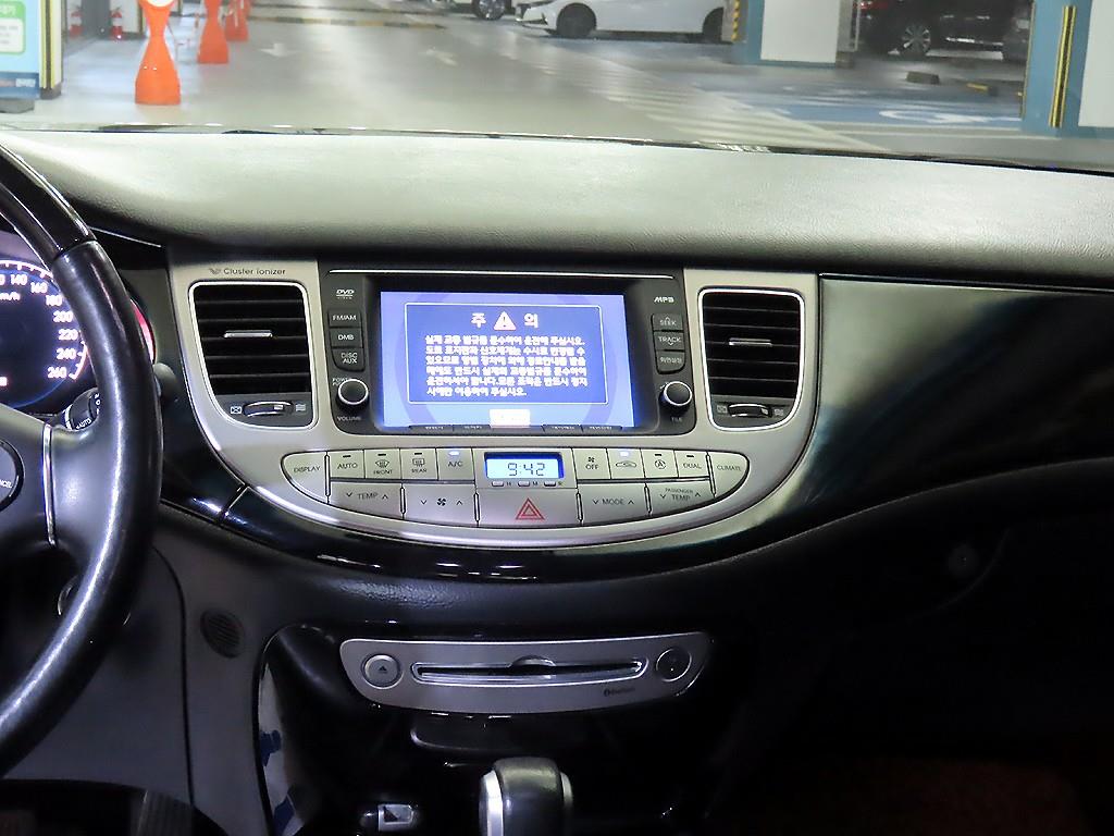 HYUNDAI Genesis - Vista 11