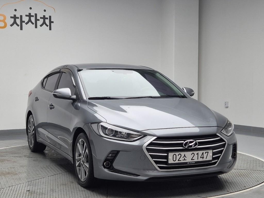 HYUNDAI Avante - Vista 3