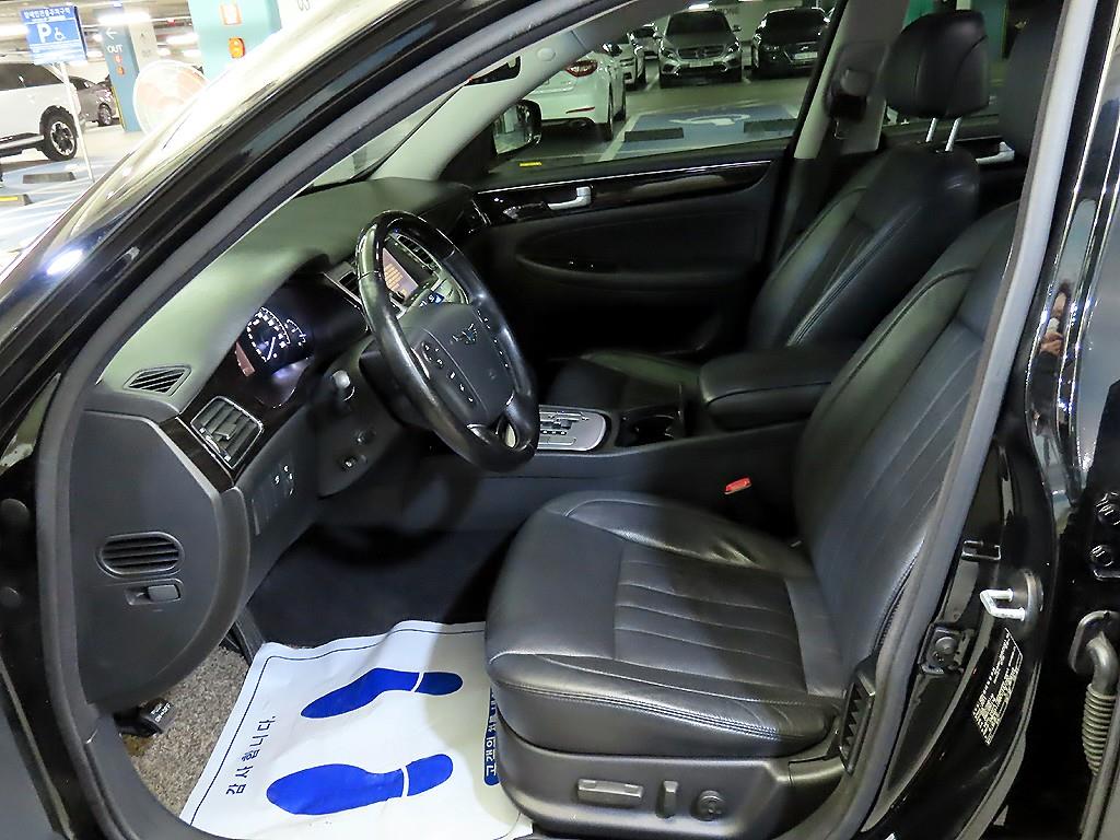 HYUNDAI Genesis - Vista 6