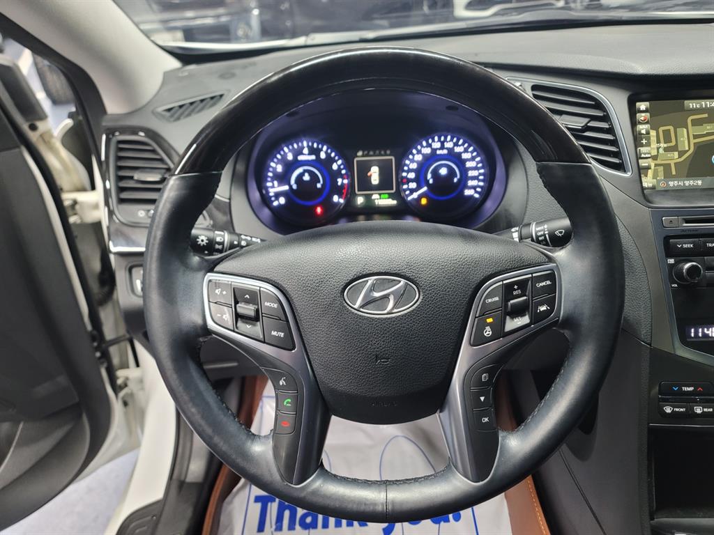 HYUNDAI Grandeur - Vista 10