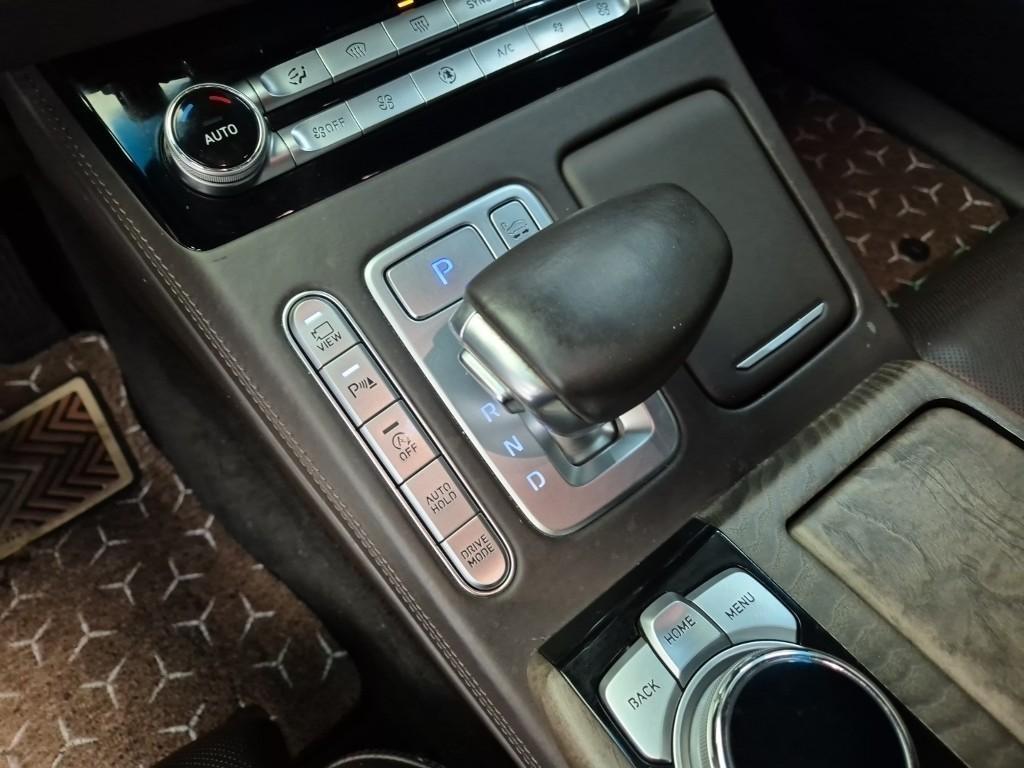 Genesis G90 - Vista 8