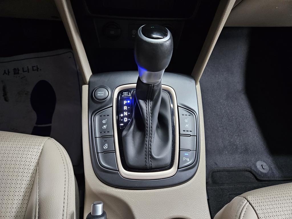 HYUNDAI Kona - Vista 9