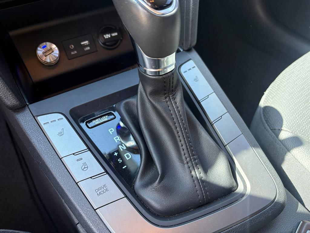 HYUNDAI Avante - Vista 9