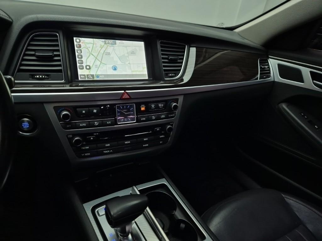 Genesis G80 - Vista 10