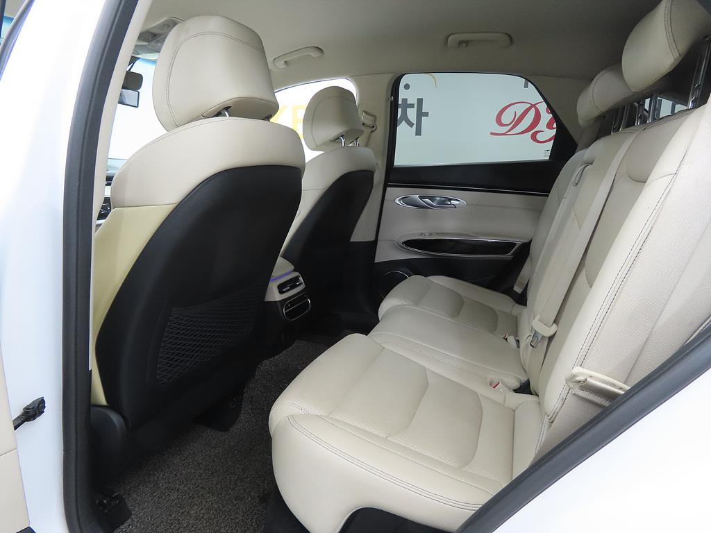 Genesis GV70 - Vista 6