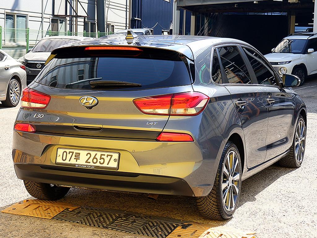 HYUNDAI i30 - Vista 7