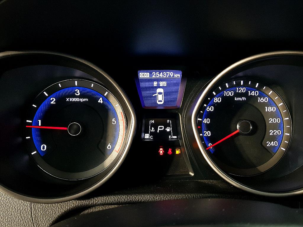 HYUNDAI i30 - Vista 7