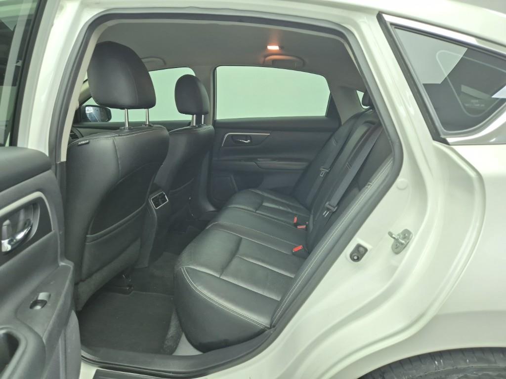 Nissan Altima - Vista 12