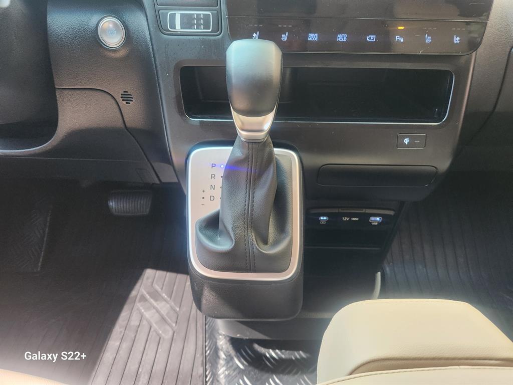 HYUNDAI Staria - Vista 11