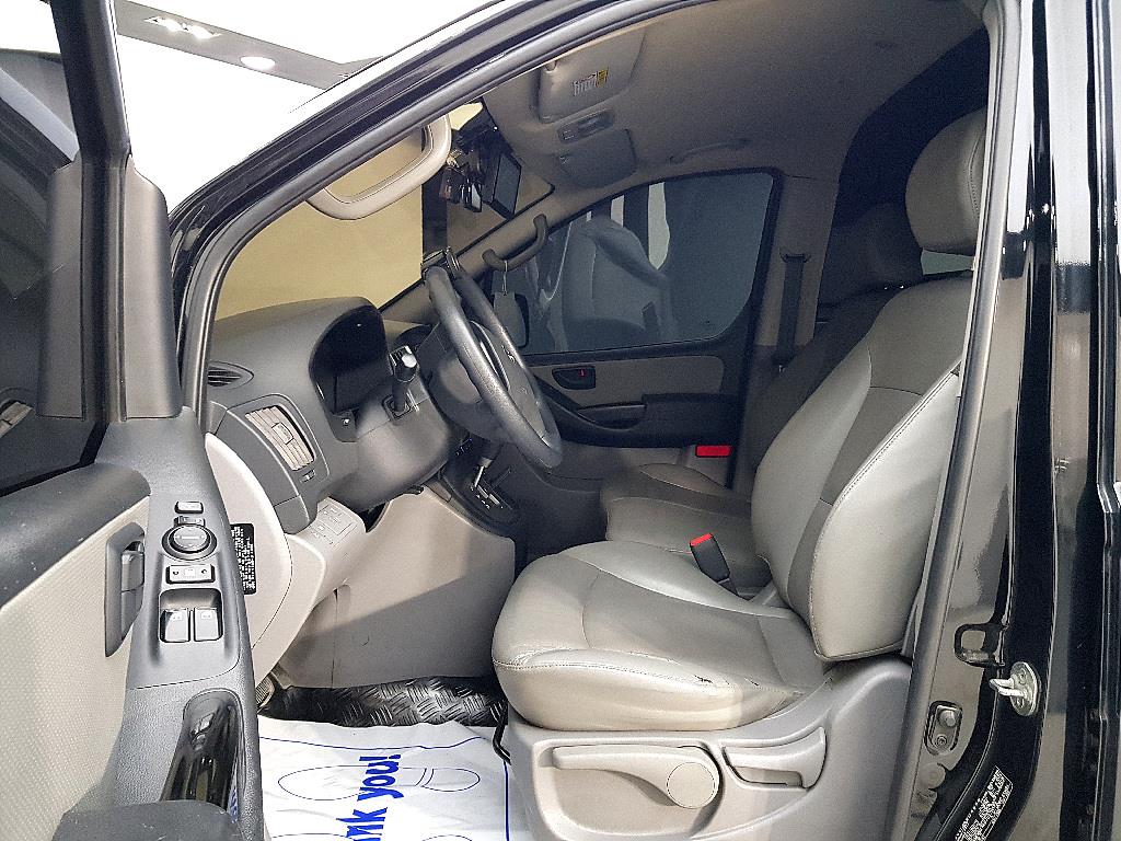 HYUNDAI Starex - Vista 8