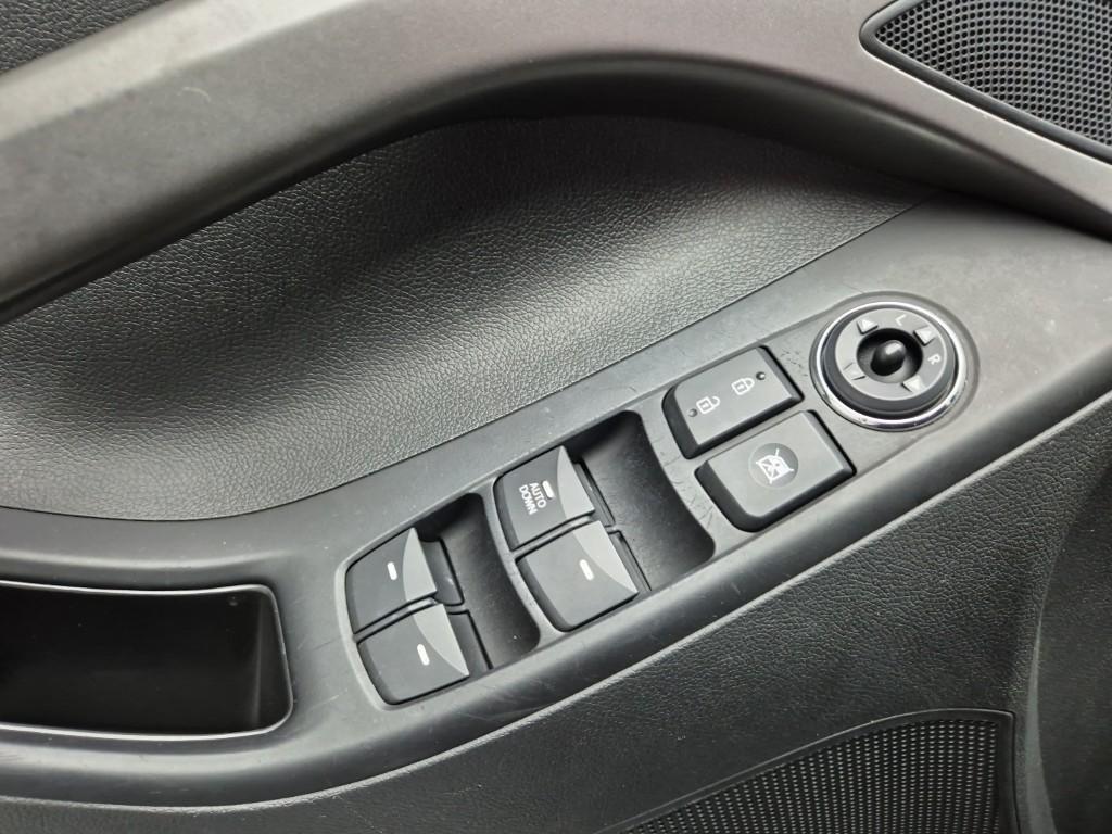 HYUNDAI Avante - Vista 5