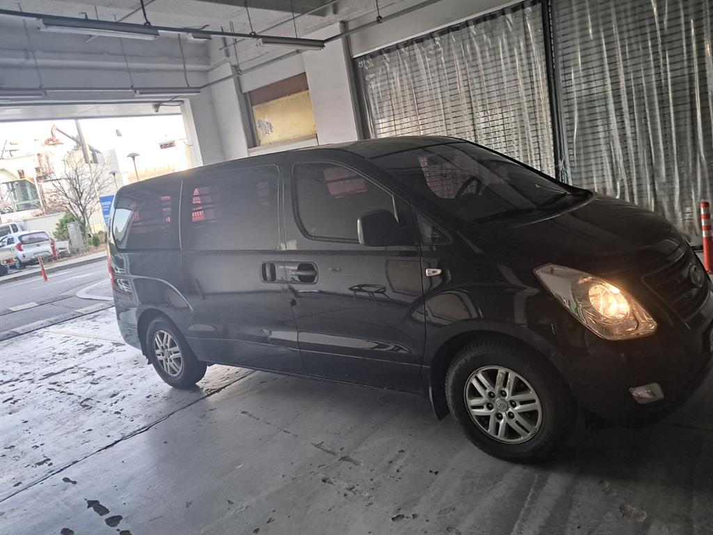 HYUNDAI Starex - Vista 2