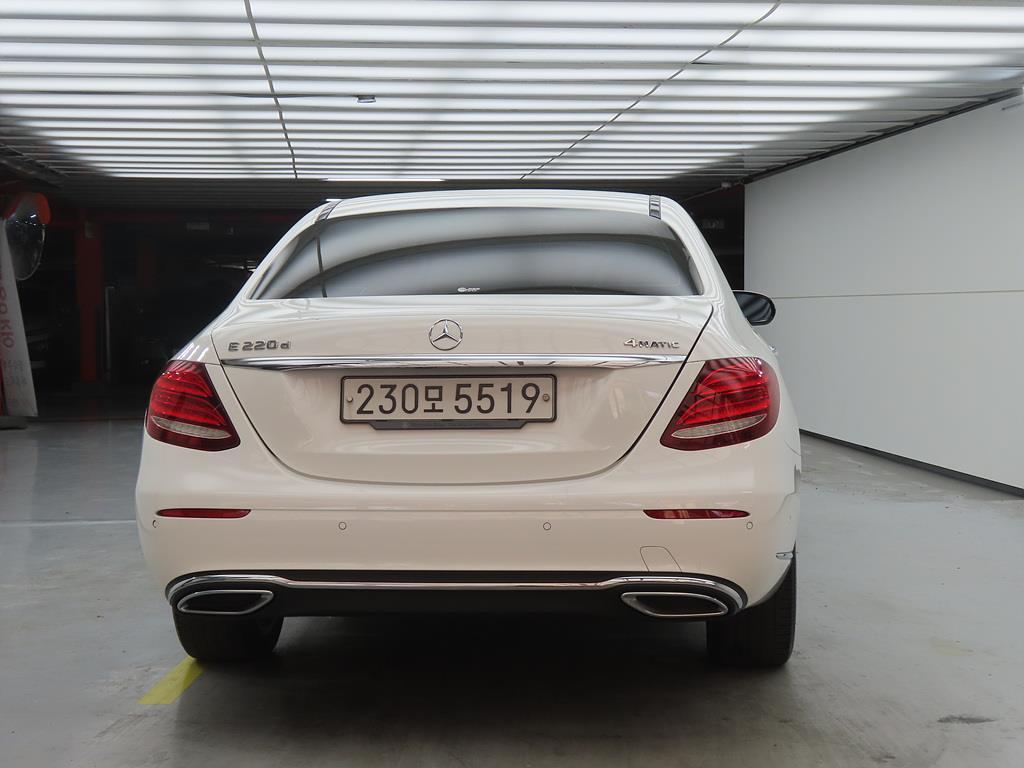 Mercedes Benz E class - Vista 3