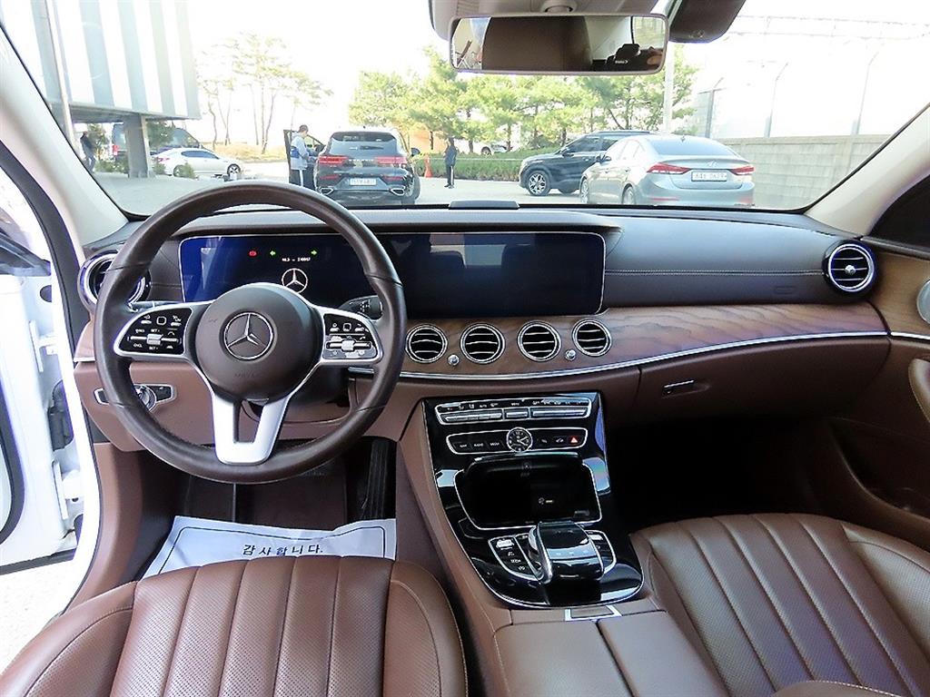 Mercedes Benz E class - Vista 7