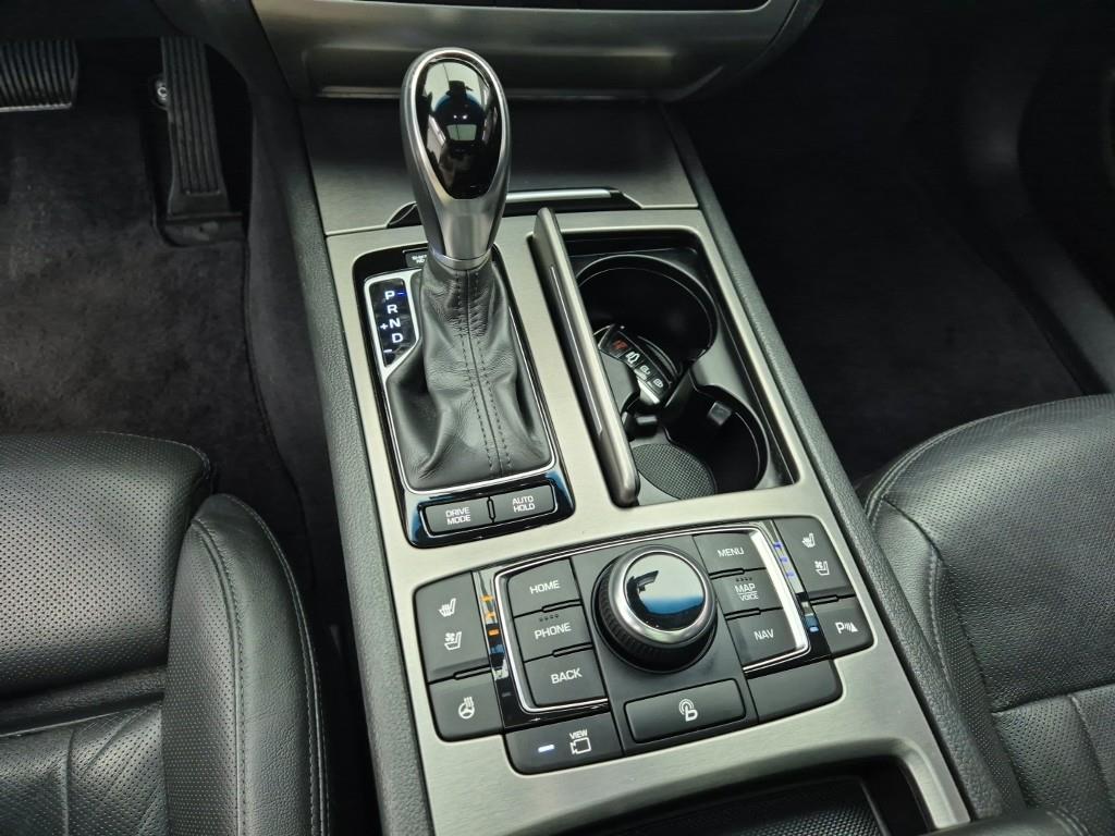 HYUNDAI Genesis - Vista 8