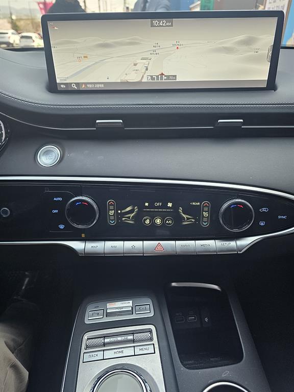 Genesis GV70 - Vista 7